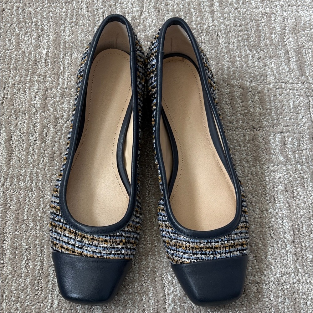 NIB Liverpool Irvine flat with navy leather!! Stylish Women's Tweed Flats
